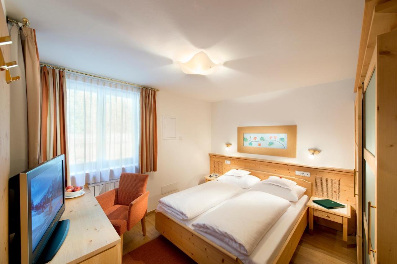 Naturhotel Leitlhof San Candido Bagian luar foto